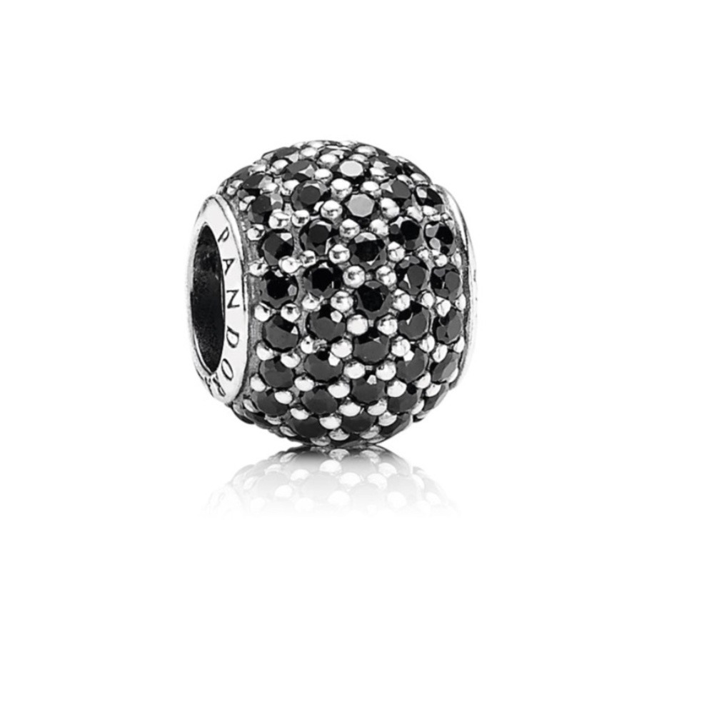 🌸 Pandora Pave' lights black crystal charm